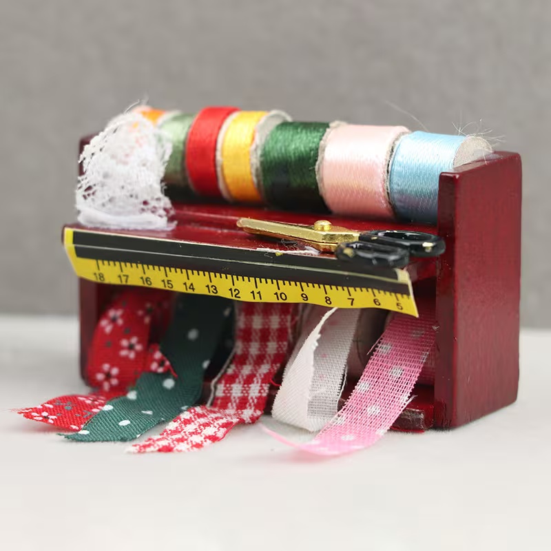 Dollhouse Mini Sewing Box with - Sewing Factory recension och pris