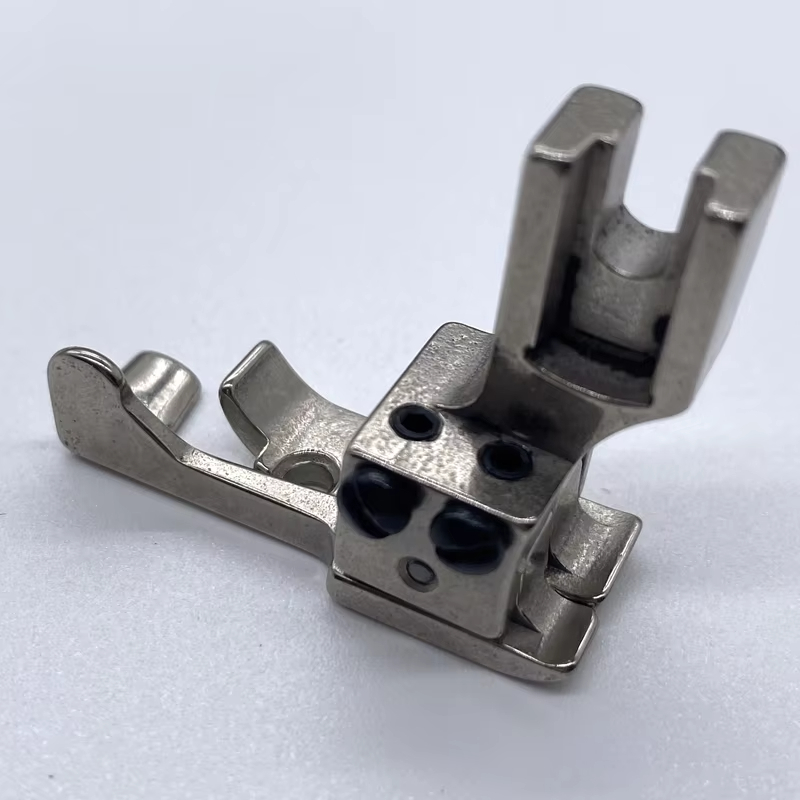 810 Straw Hat Presser Foot, Ed - Rolled Hem Foot recension och pris